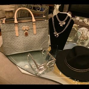 Guess Tote